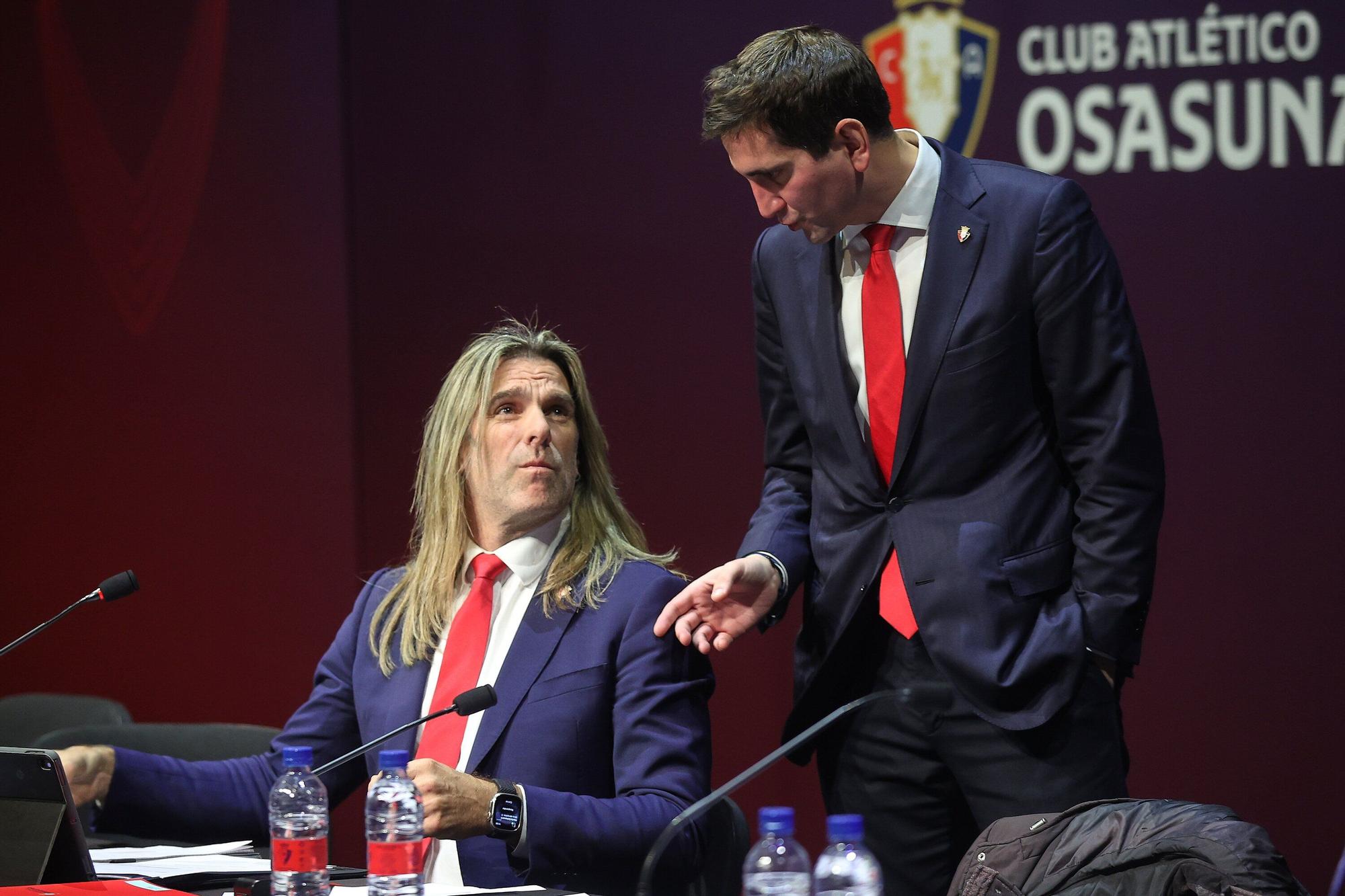 Fotos de la Asamblea de socios de Osasuna en Baluarte