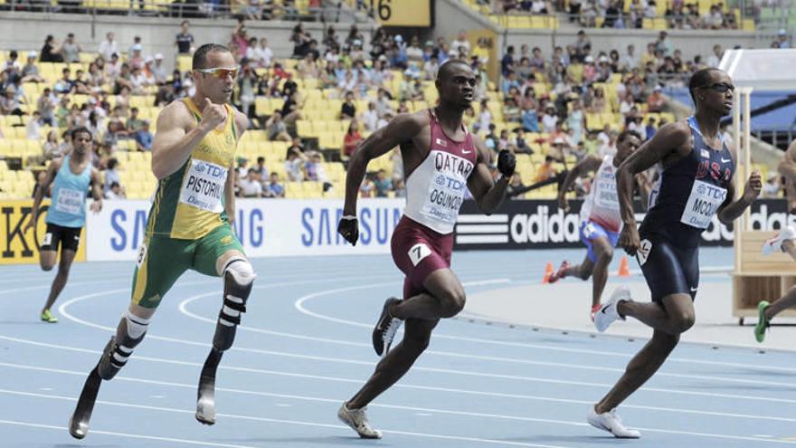 Pistorius hace historia y se mete en semifinales de 400