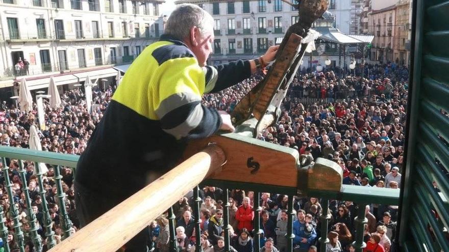 Una multitudinaria quema del Volatín recuerda al joven fallecido en 2017