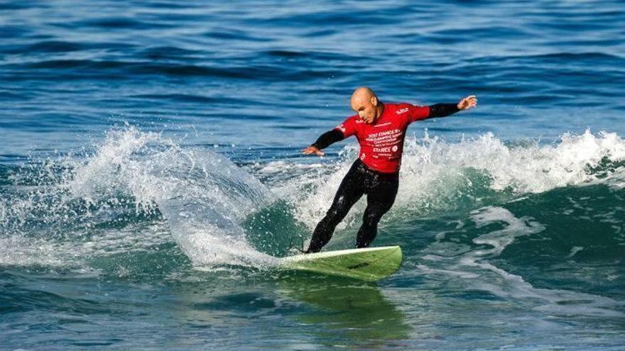 Aitor Francesena, medalla de bronce en el mundial de surf adaptado