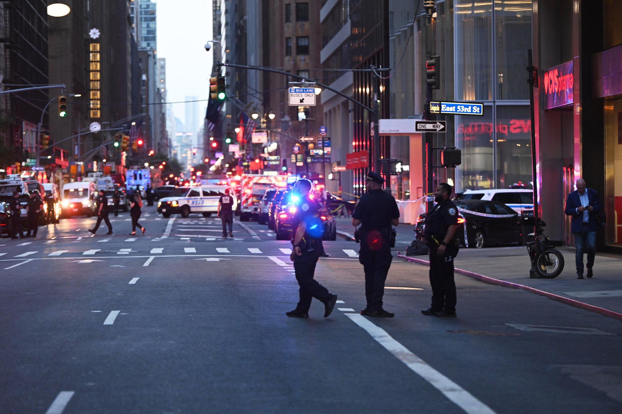 El dispositivo policial desplegado en Nueva York durante la alerta por el tiroteo.