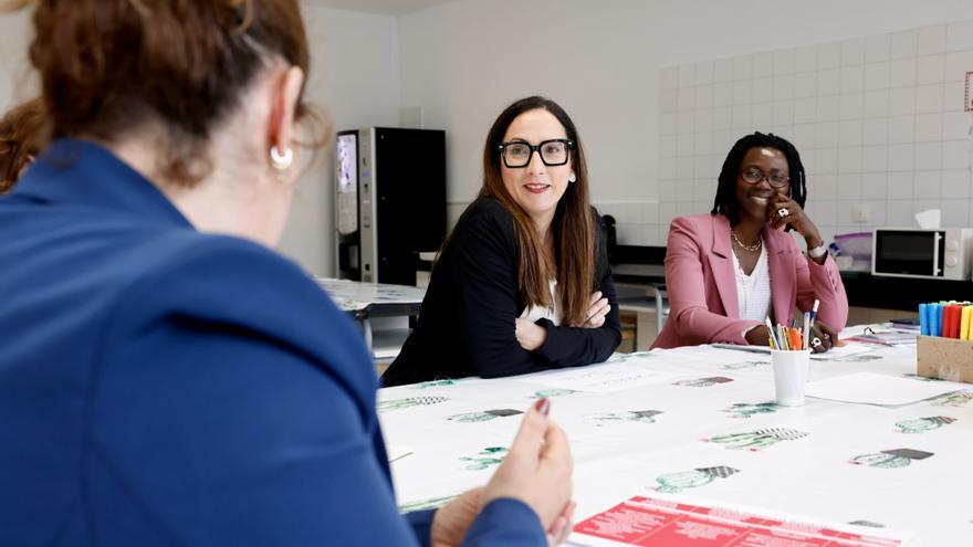 La consejera de Educación asegura que “la mesa contra la segregación está más viva y participativa que nunca”