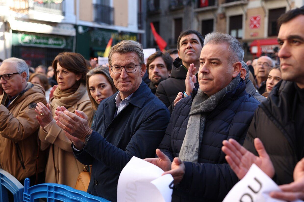 Imágenes de la concentración contra la moción de censura en Iruñea