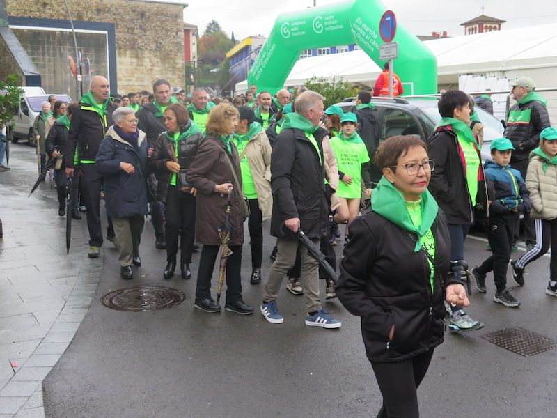 La marcha contra el cáncer de Urretxu y Zumarraga, en imágenes