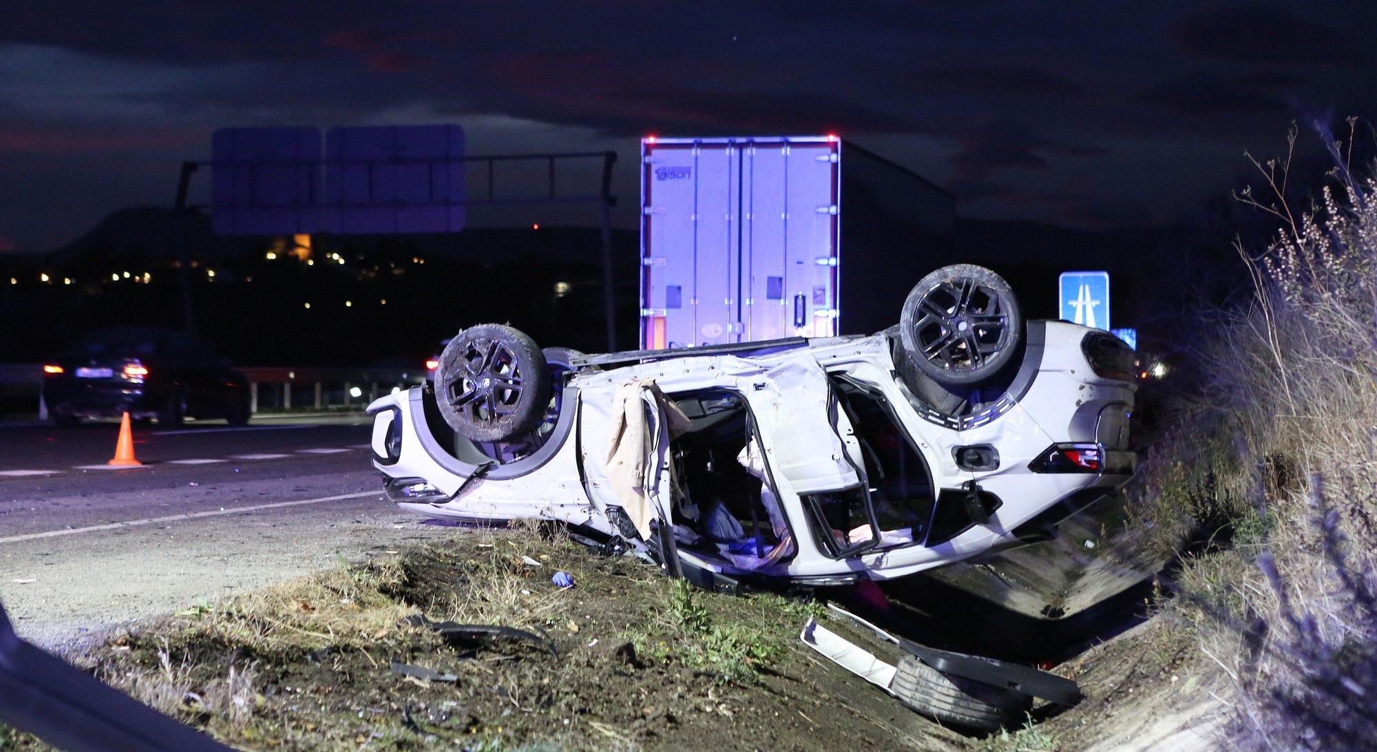 Fotos del accidente en la A-15 en Esquíroz con cuatro heridos, dos menores