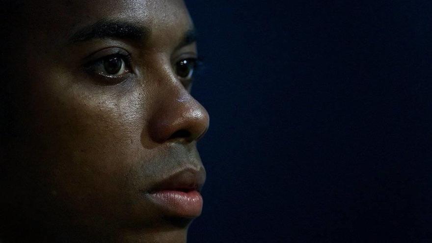 Fotografía de archivo del 27 de julio de 2013 del futbolista brasileño &quot;Robinho&quot; durante una rueda de prensa en Valencia, España. El futbolista brasileño Robson de Souza Santos &quot;Robinho&quot; fue condenado hoy, jueves 23 de noviembre de 201