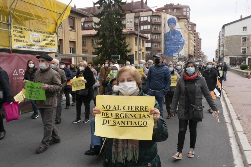 Vitoria protesta por el cierre de las Urgencias de