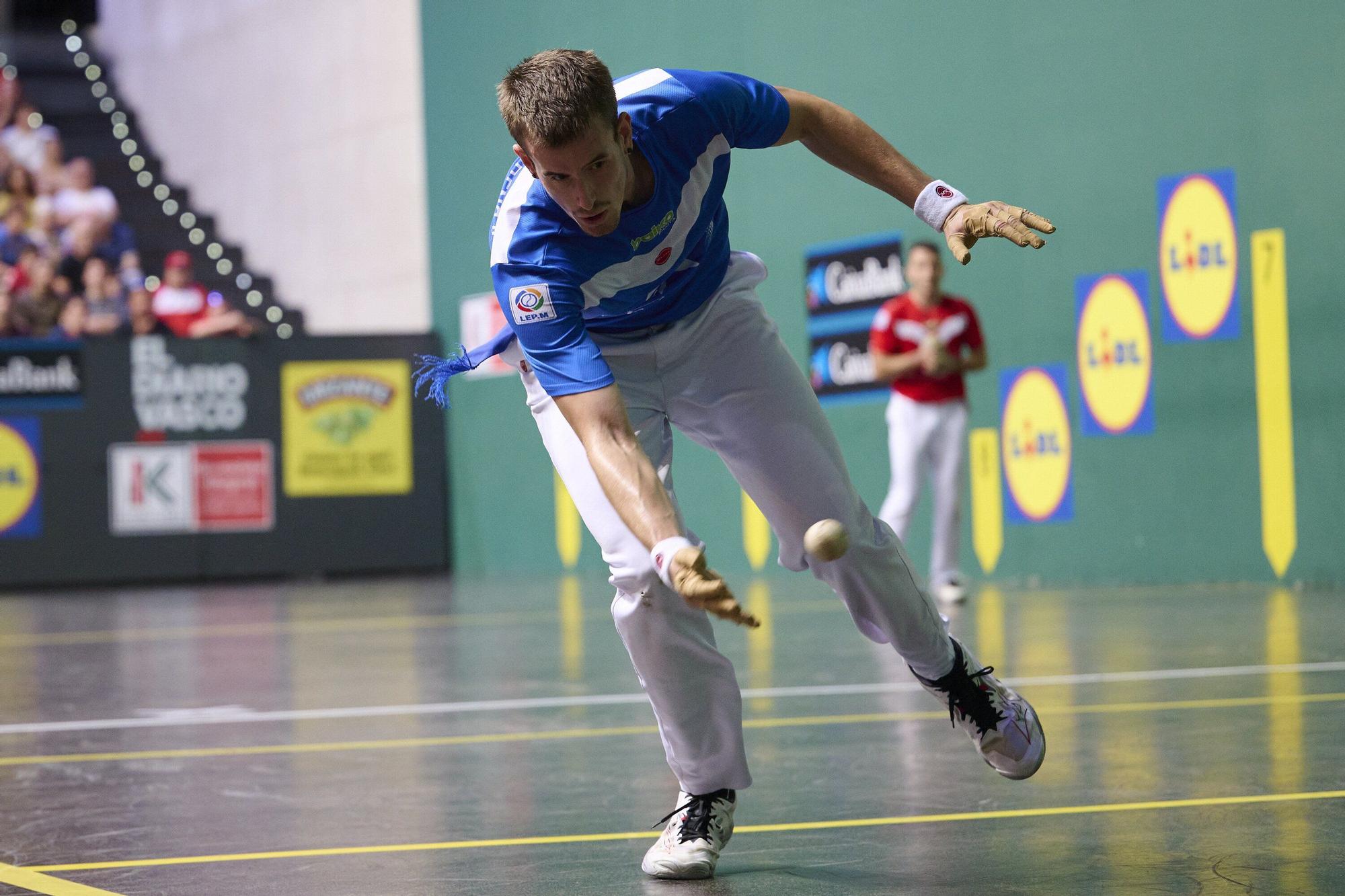 Javier Zabala y Jon Mariezkurrena, campeones del Masters CaixaBank ante Altuna III e Imaz en el Navarra Arena.