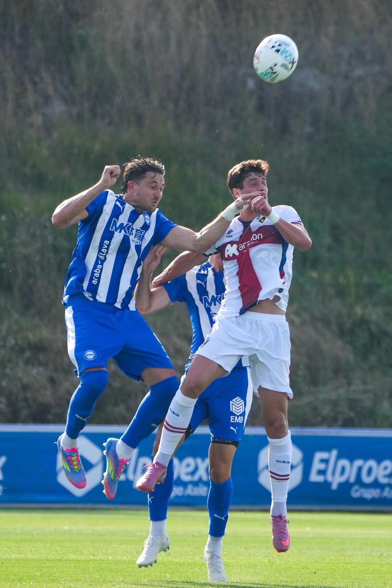 En imágenes: El Alavés pierde contra el Huesca en pretemporada (0-1)