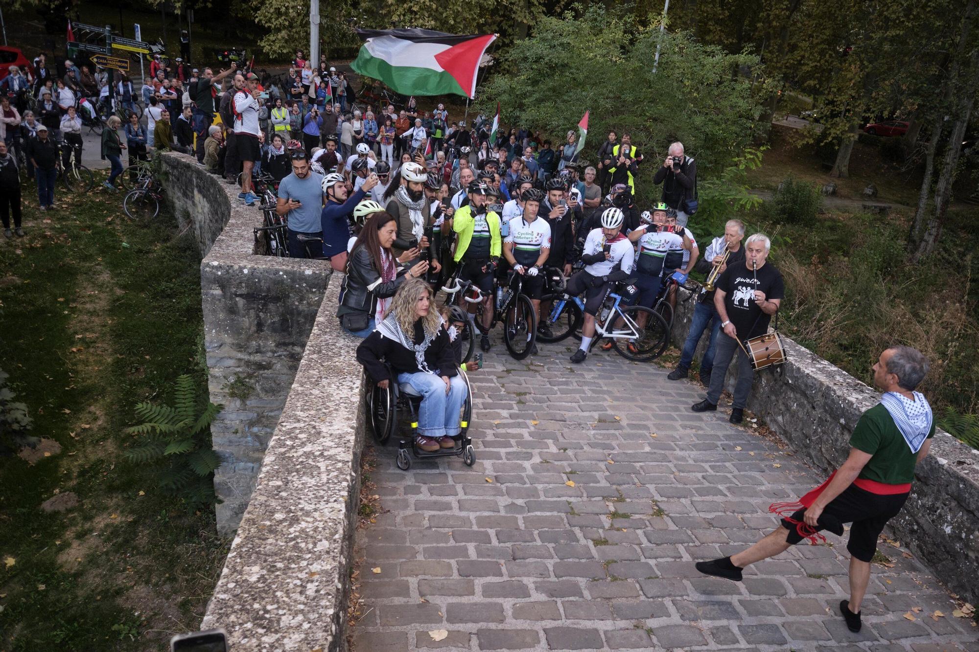 'Cycling for Gaza': un centenar de ciclistas palestinos llegan a Pamplona