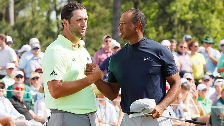 Rahm volvió a estar por encima de Tiger Woods ayer en Augusta. Foto: Afp