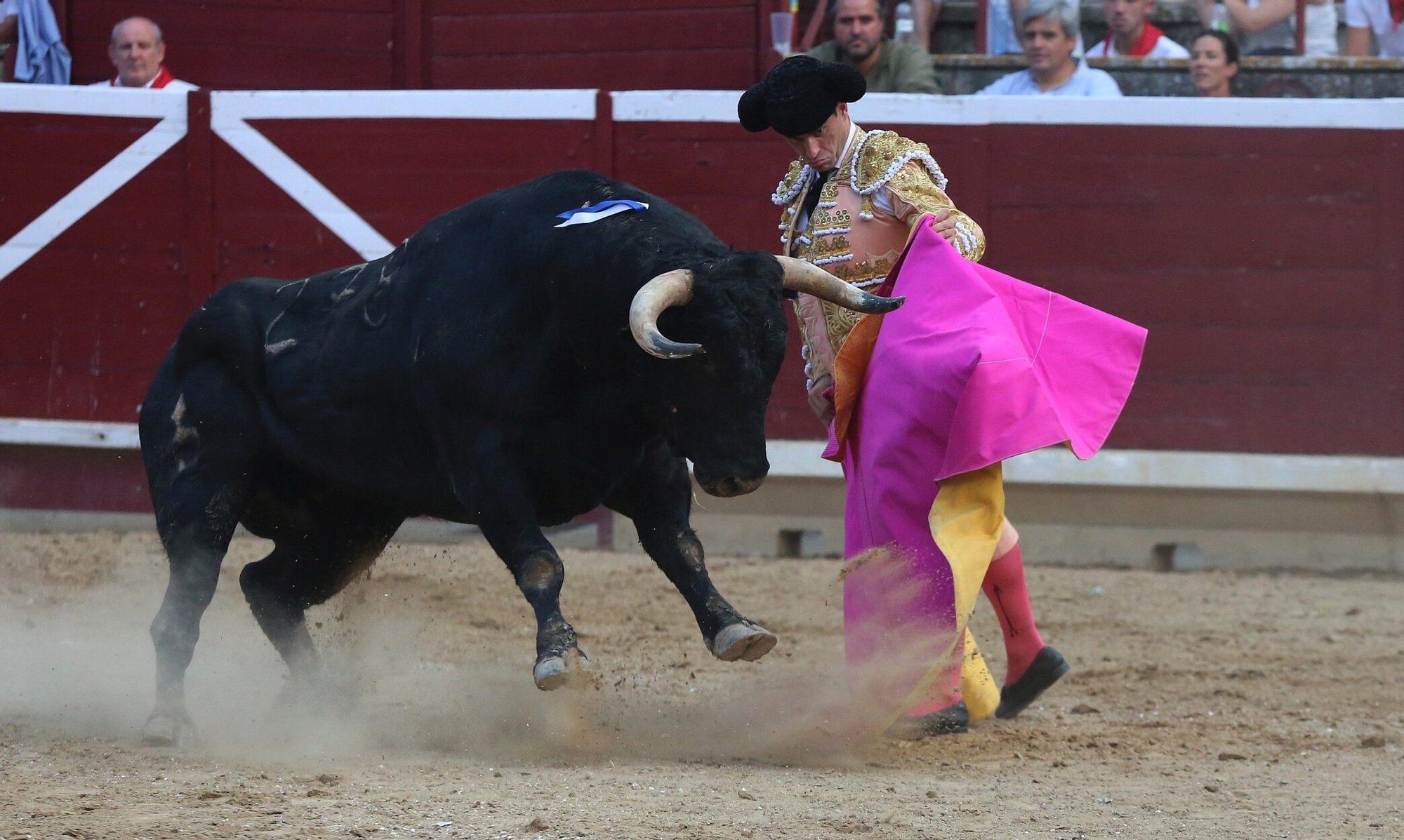Fotos de la tercera corrida de toros de fiestas de Tafalla