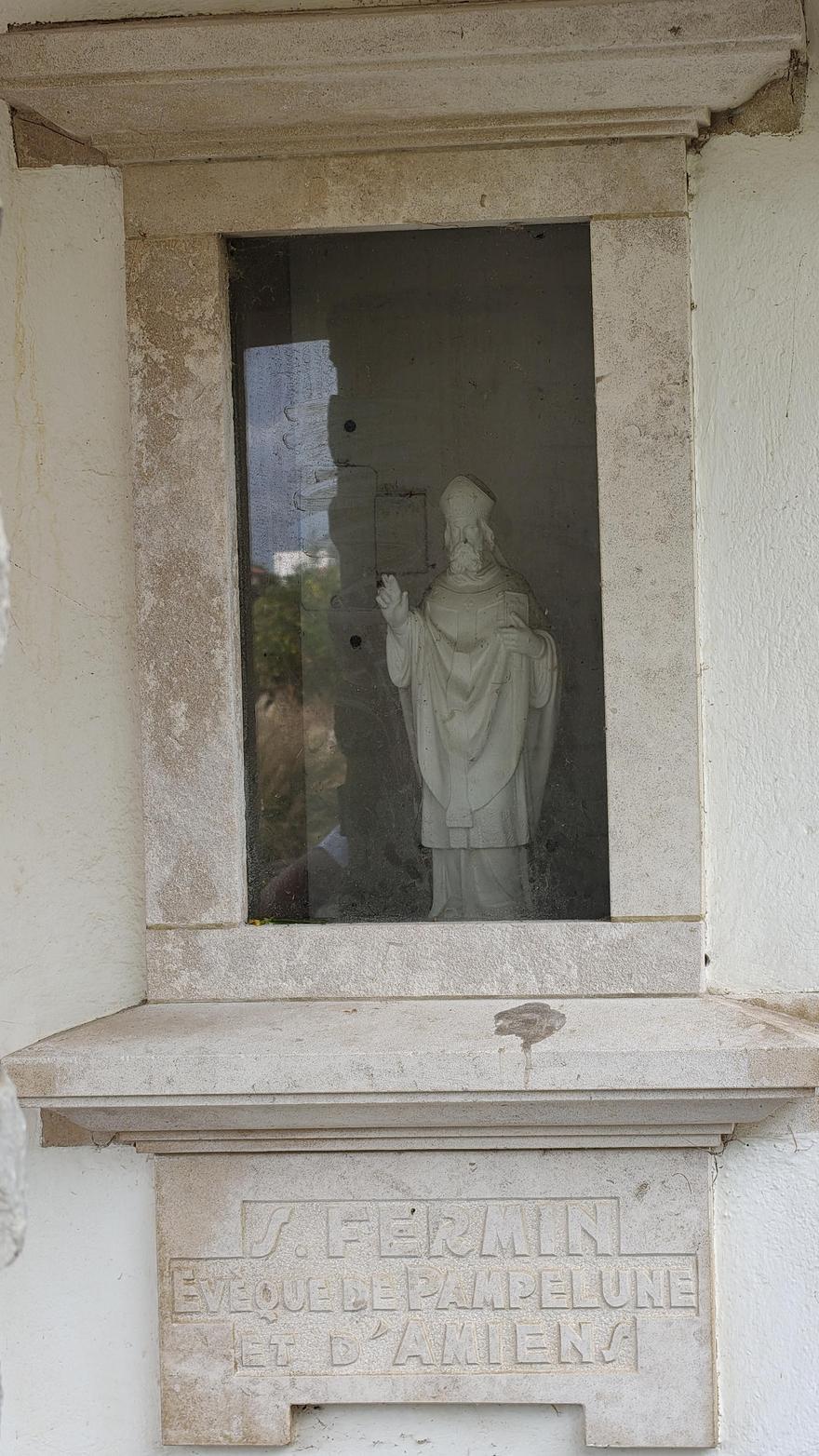 Escultura de un episcopal San Fermín en la capilla de Santa Bárbara de Donibane Lohizune.
