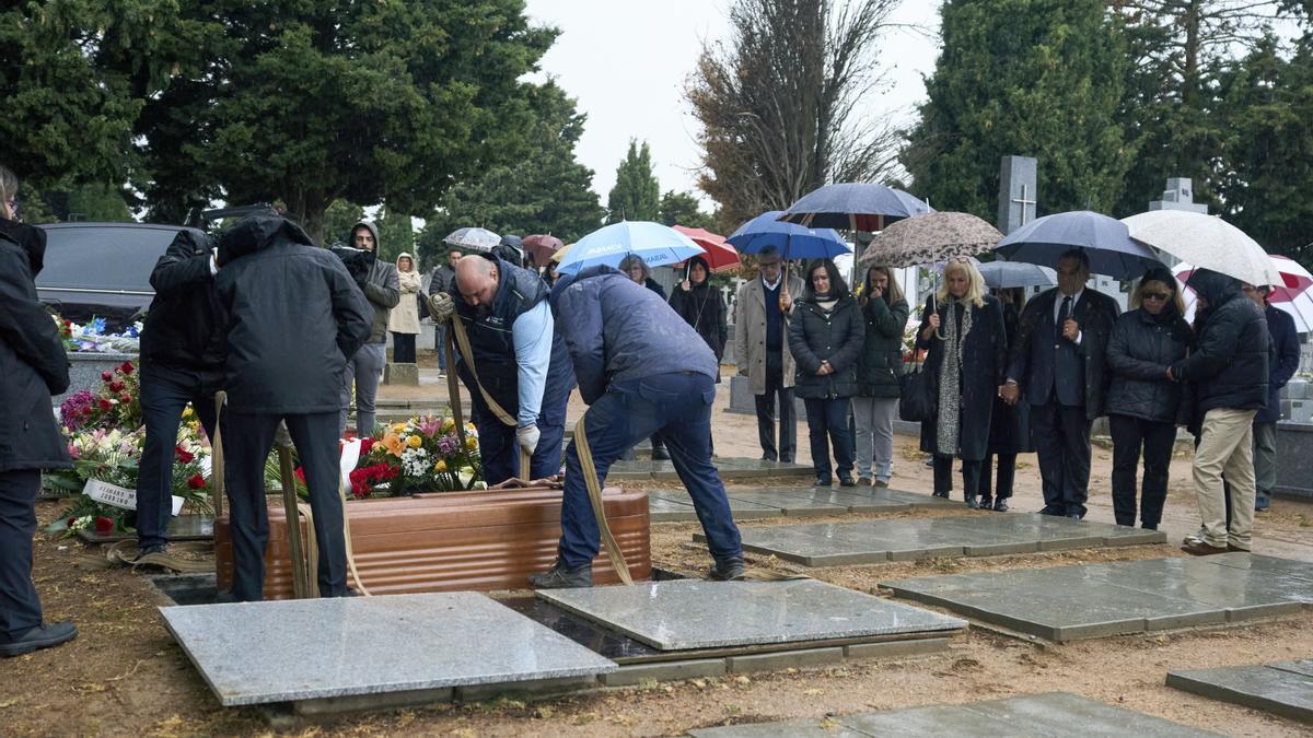 Funeral de Encarnita Polo.