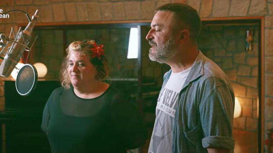 Eñaut Elorrieta y Aiora Renteria cantarán juntos en Ura Bere Bidean