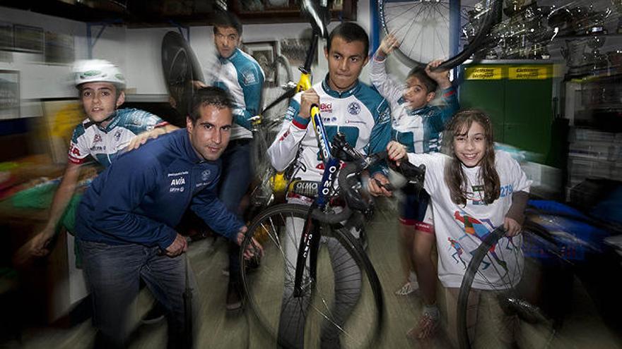 Un pelotón sin bicicletas