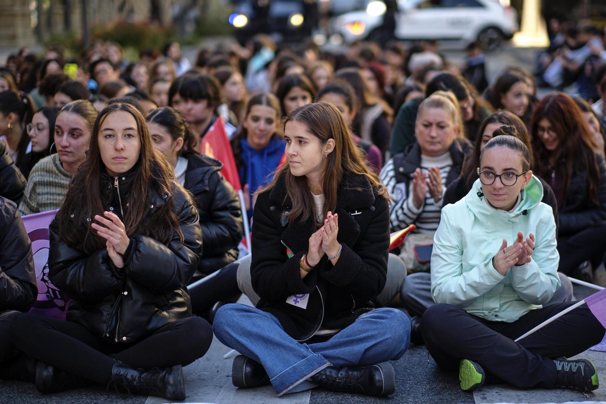 Sentada estudiantil en Pamplona en protesta por la muerte de la joven Sandra Peña