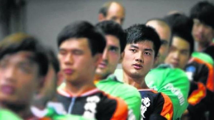 Universitarios taiwaneses se entrenan en sokatira en Abadiño