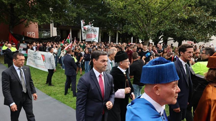 Protestas de estudiantes a favor de Palestina retrasan el acto de apertura del año académico de la EHU