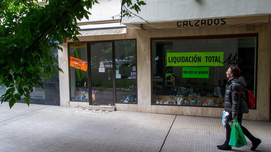 Liquidación total en una zapatería de Pamplona por cierre