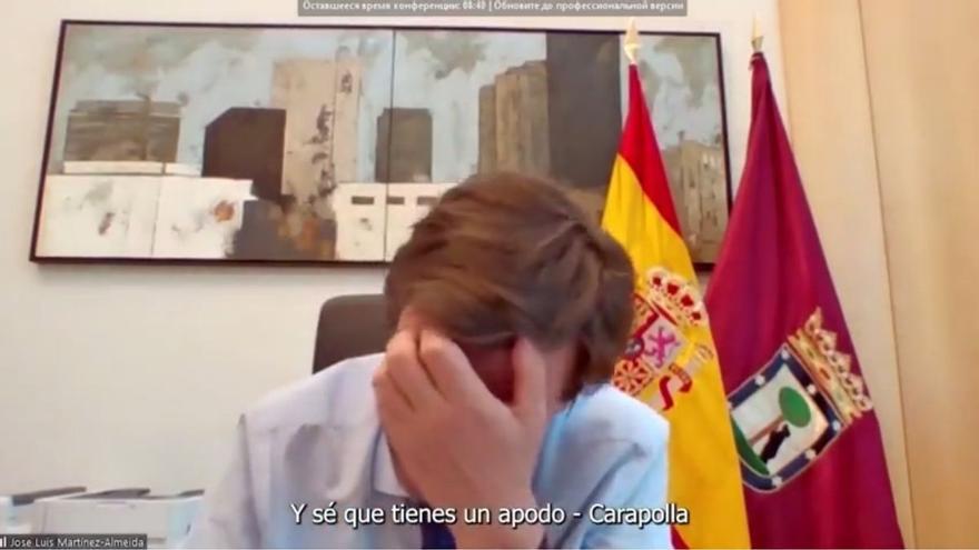 Almeida cae en la broma de cómicos rusos y se muestra partidario de devolver a refugiados ucranianos al frente