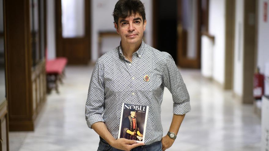 &#039;Noble&#039;, de Mikel Zuza, divulga la importancia de Carlos III a través de 34 relatos inspirados en su vida