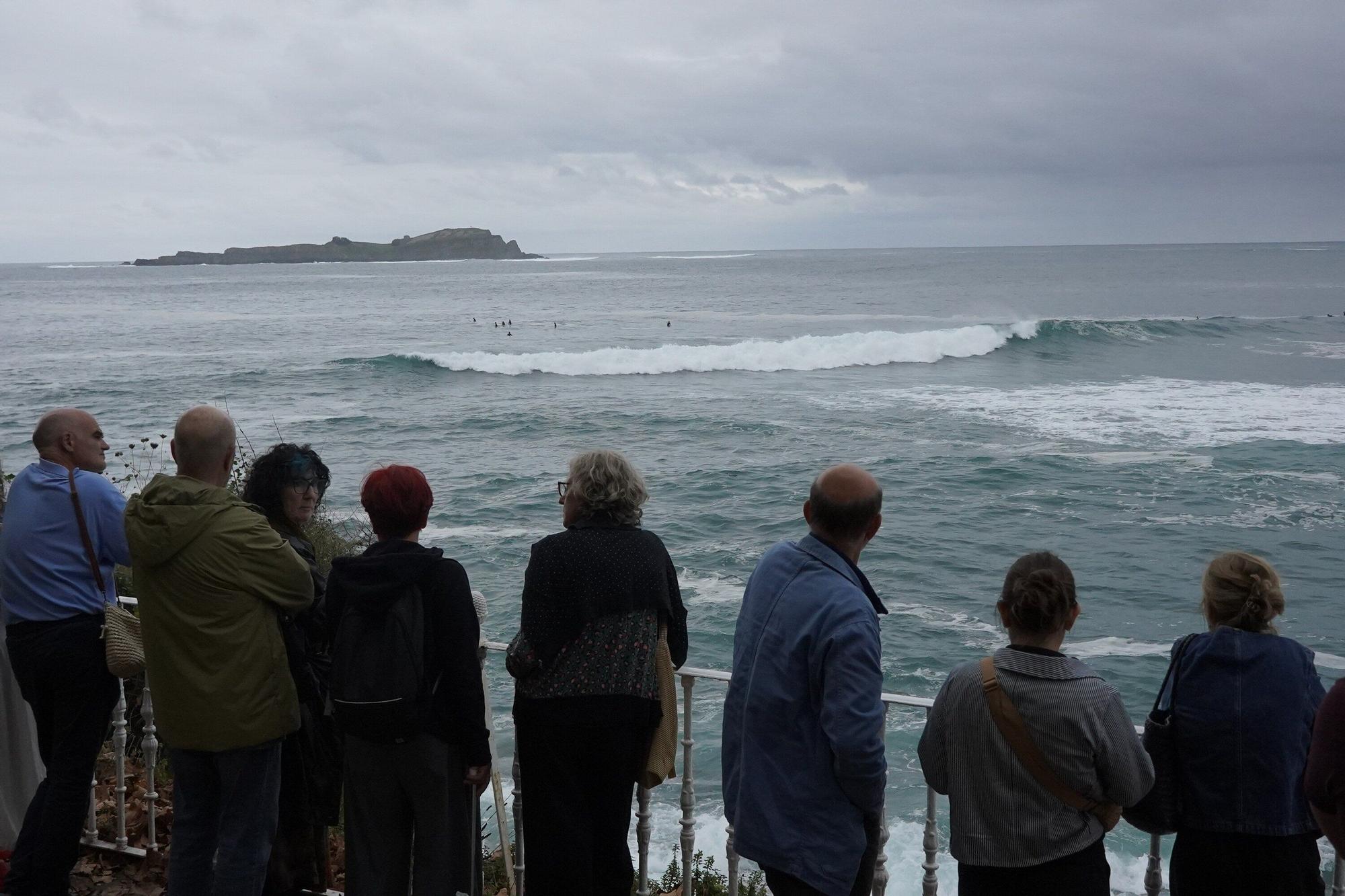 En imágenes: "La comunidad del surf está como loca, suele haber pocos días al año con olas como estas"