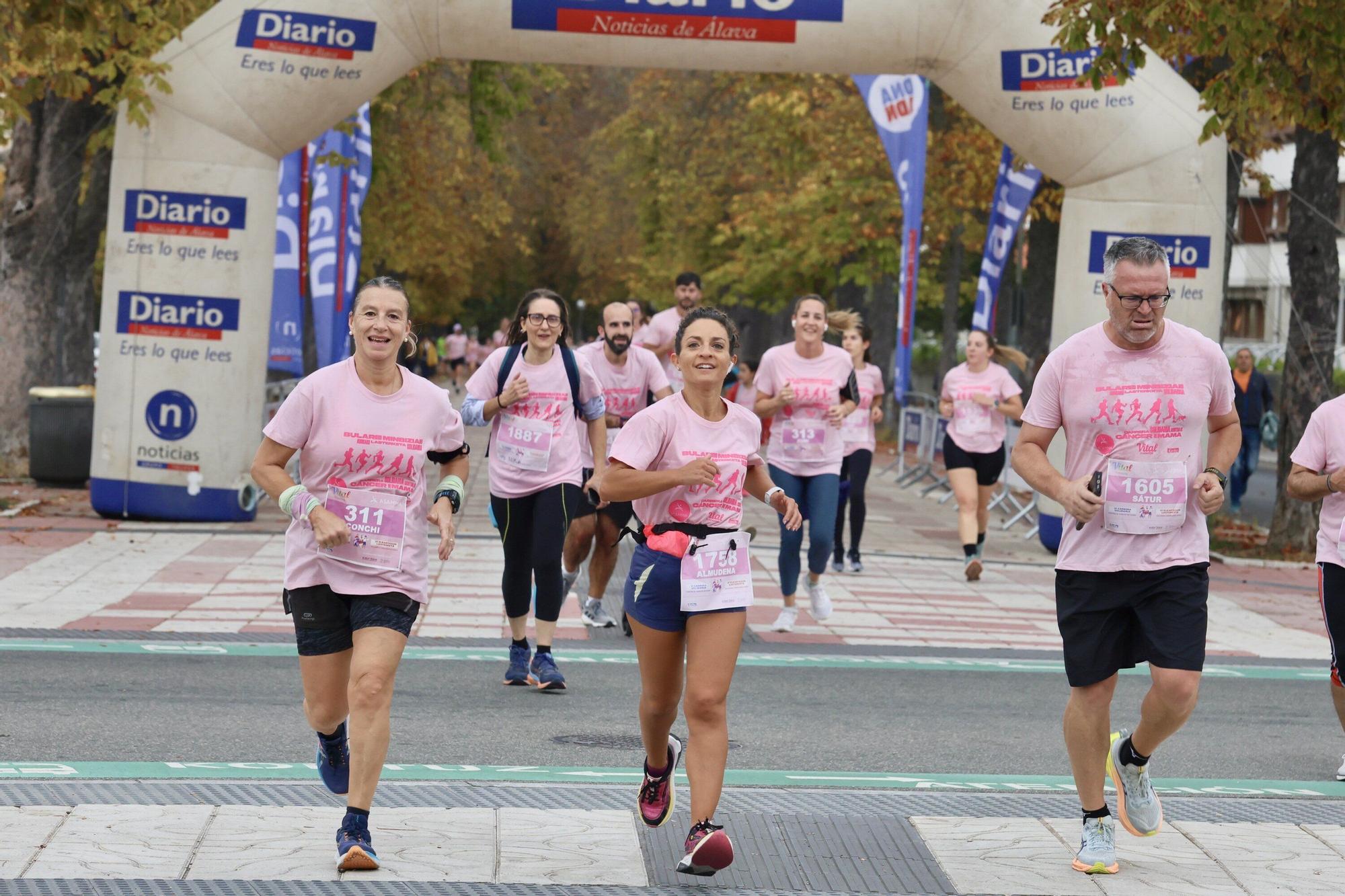 En imágenes: Vitoria se vuelca con la VI Carrera Solidaria contra el Cáncer de Mama