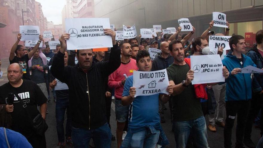 La huelga paraliza de nuevo la producción en Mercedes