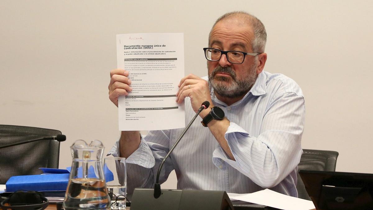 El secretario de la mesa de Belate, Lorenzo Serena Puig, durante su comparecencia en el Parlamento.