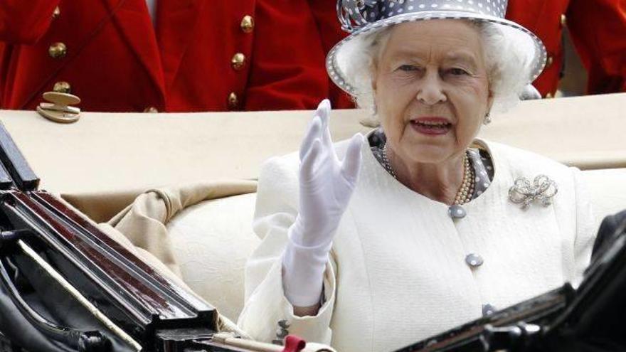Isabel II cumple mañana 85 años y no piensa abdicar