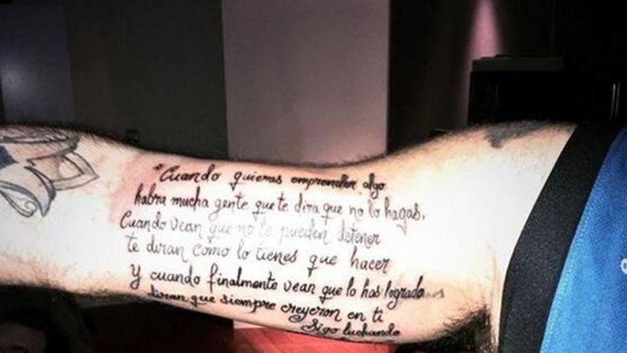 Kiko Rivera revoluciona Twitter con la ortografía de su nuevo tatuaje