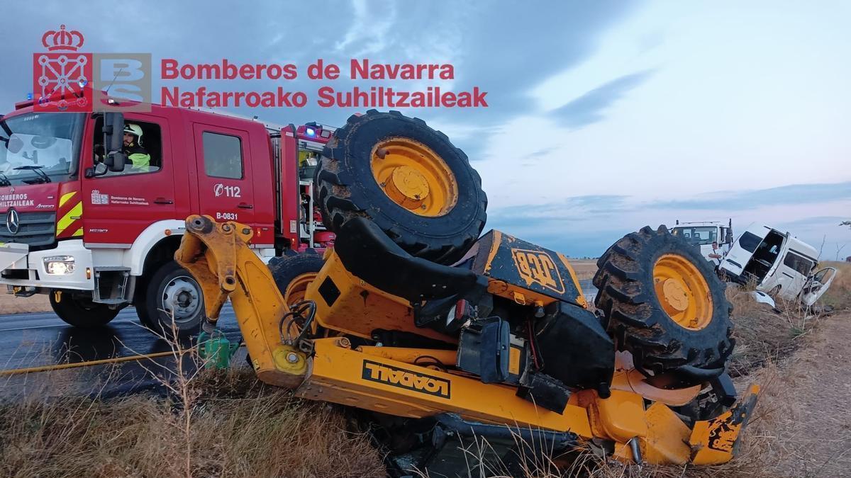 Imagen del vehículo especial de construcción, uno de los implicados en la colisión en la NA-134