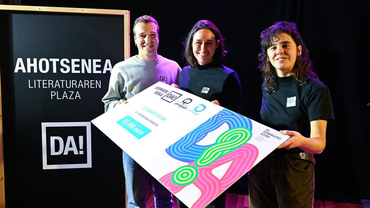 El proyecto ha sido presentado por Ainhoa Olaso, Usue Egia y Mikel Urdangarin.
