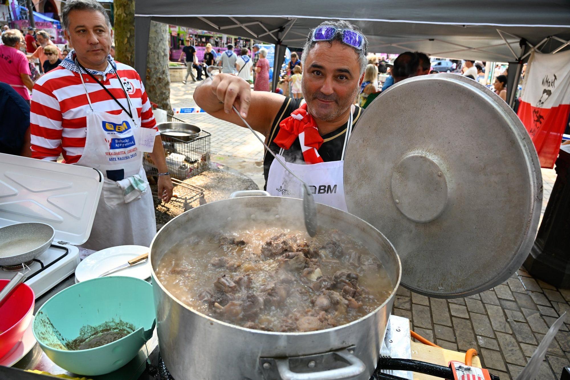En imágenes: concurso gastronómico de rabo de toro en Aste Nagusia