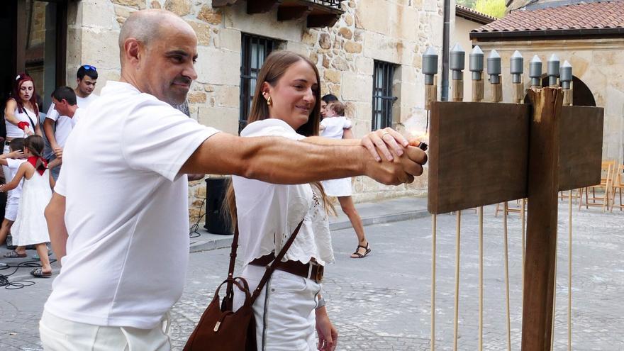 Ziordia se anuda el pañuelo