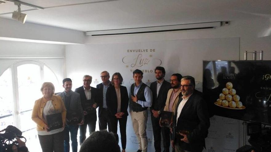 Alcaldes de los municipios finalistas en el concurso de Ferrero Rocher.