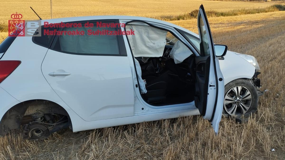 Imagen del vehículo siniestrado en la NA-122 a la altura de Allo