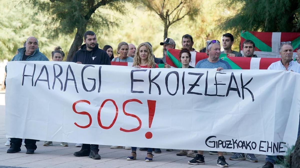 Concentración de protesta de Ehne por los bajos precios del vacuno