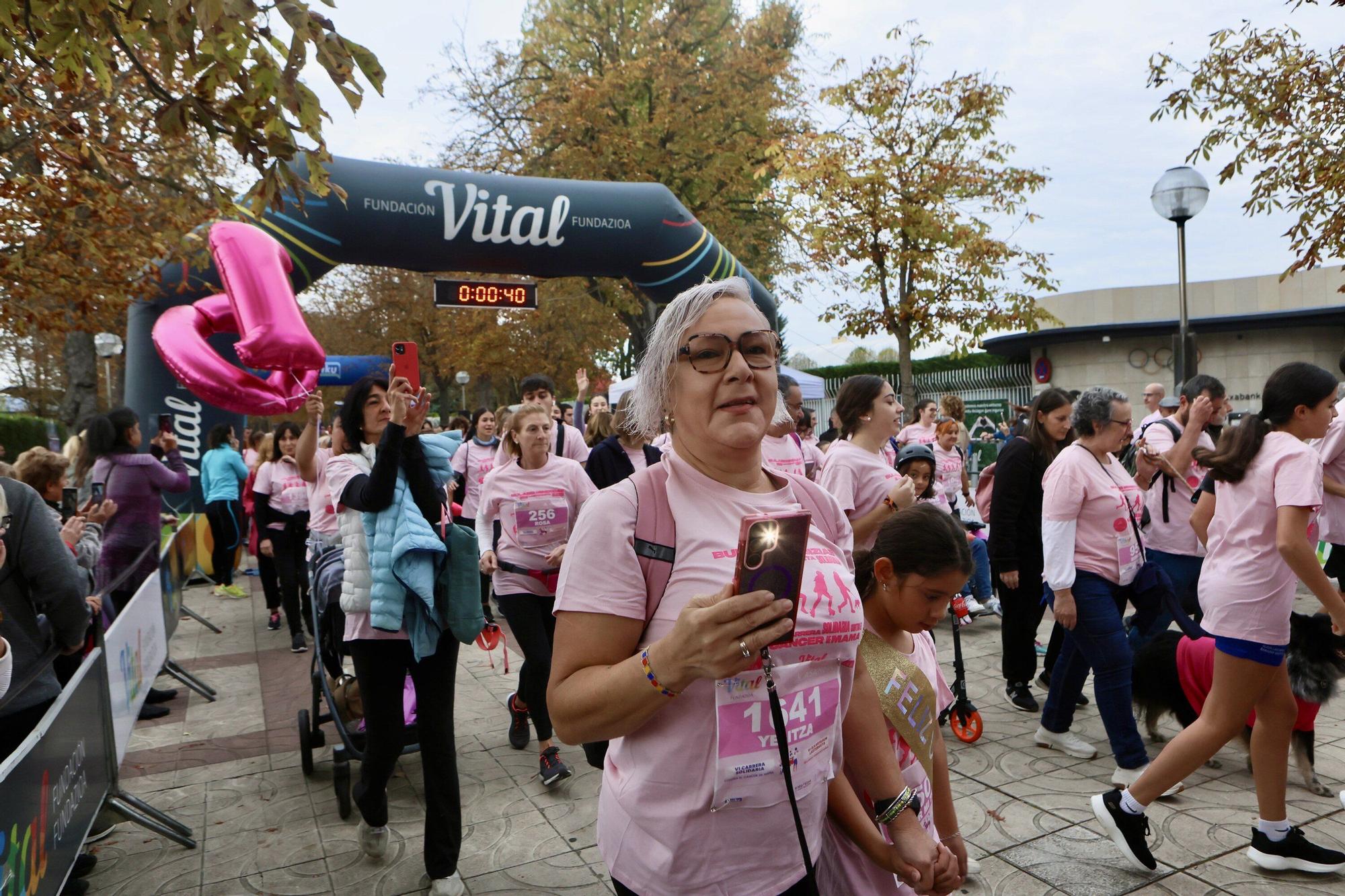 En imágenes: Vitoria se vuelca con la VI Carrera Solidaria contra el Cáncer de Mama