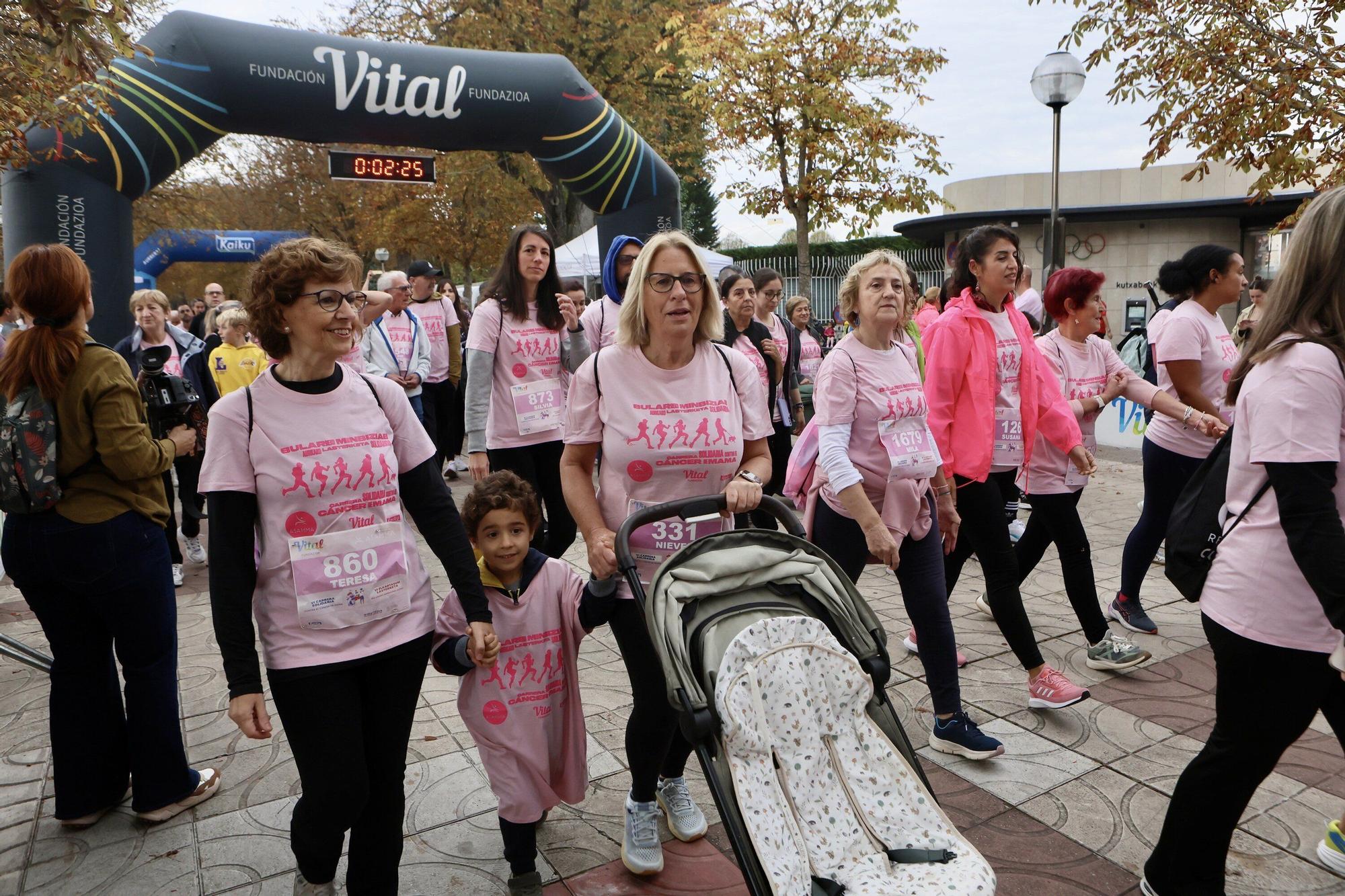 En imágenes: Vitoria se vuelca con la VI Carrera Solidaria contra el Cáncer de Mama