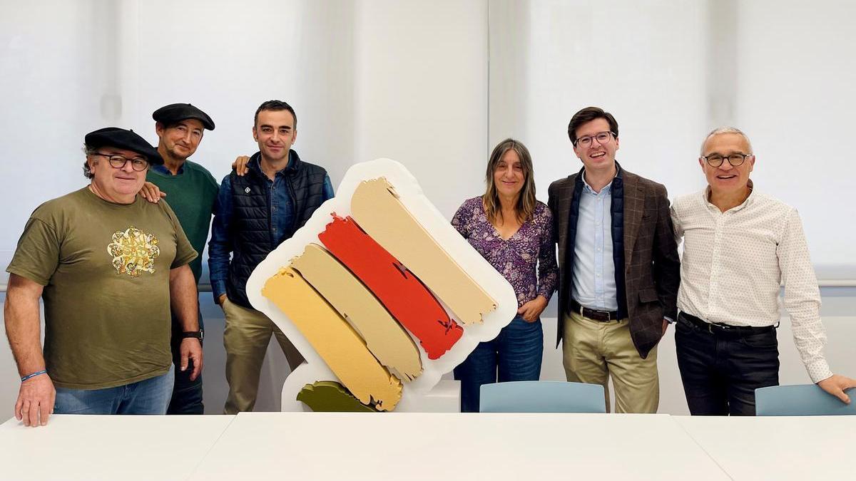 Pablo Ezkurra (segundo por la derecha), con representantes de la Dirección General de Comercio y Consumo y del sector artesanal navarro. Pablo Ezkurra (segundo por la derecha), con representantes de la Dirección General de Comercio y Consumo y del sector artesanal navarro.