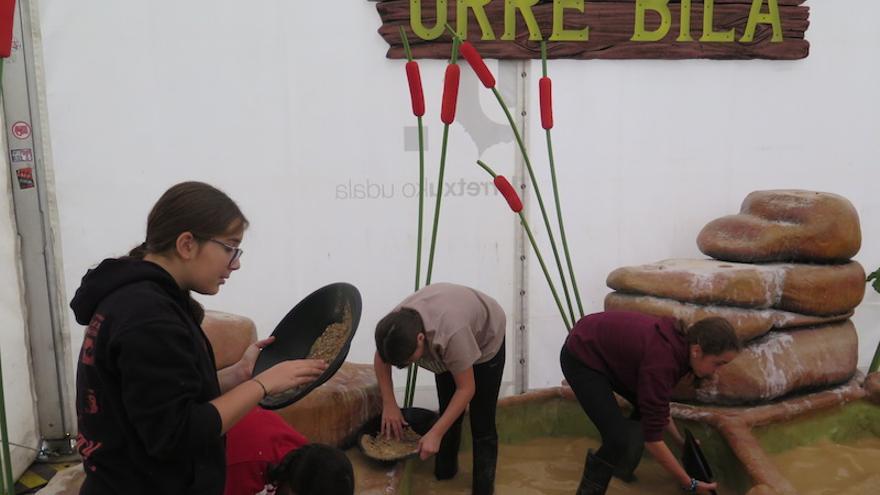 Los dinosaurios, los minerales y los fósiles toman Urretxu