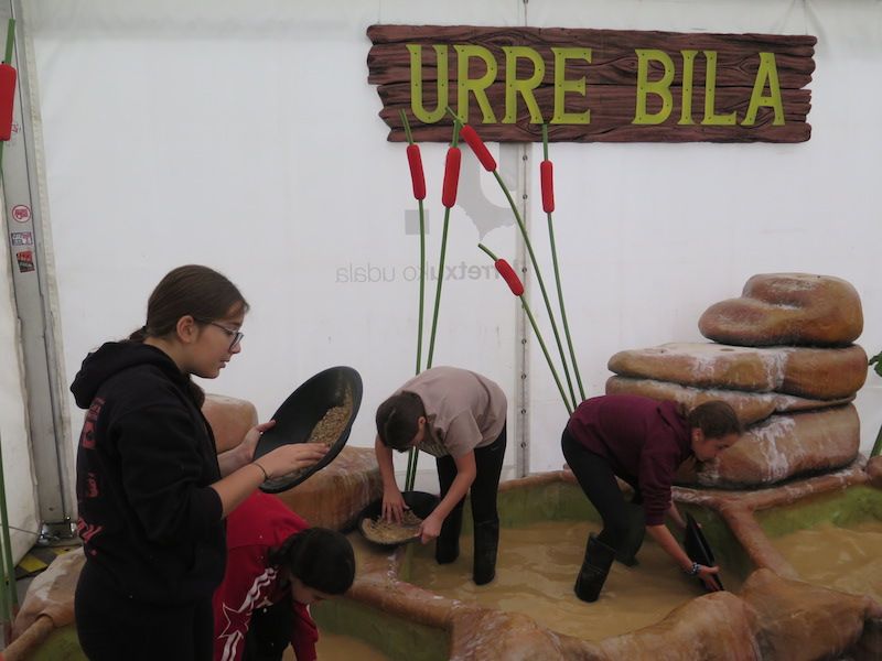 Los minerales, los fósiles y los dinosaurios toman Urretxu