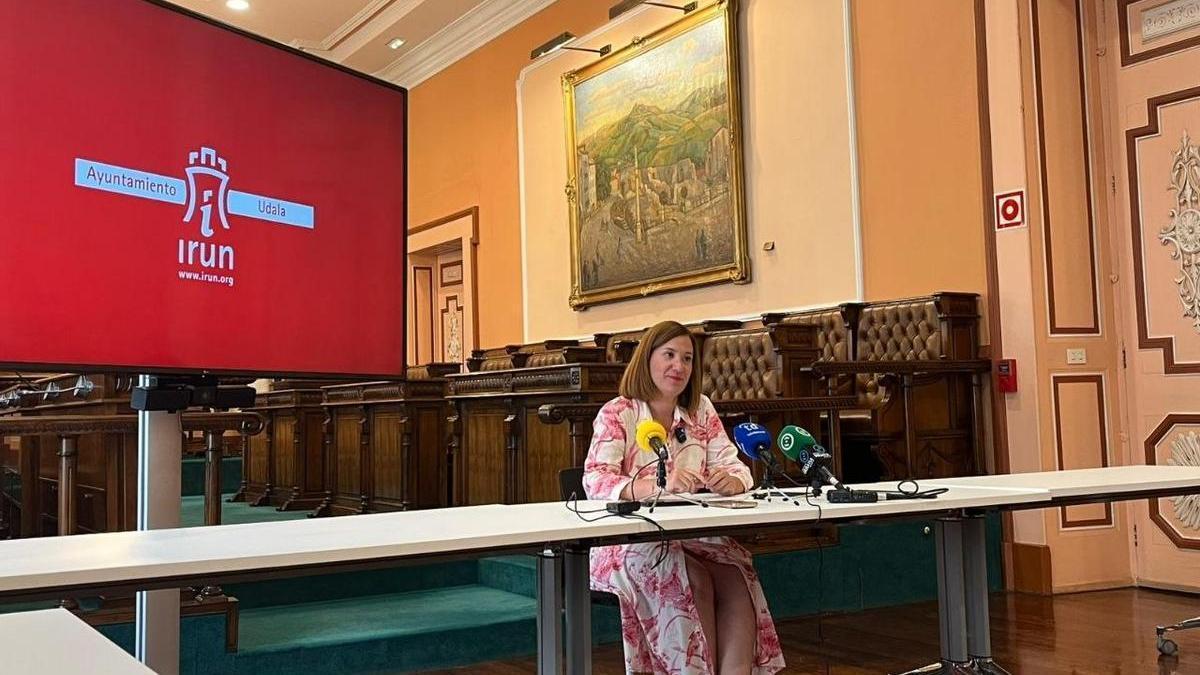 La alcaldesa de Irun, Cristina Laborda, en la comparecencia / Unai Macias