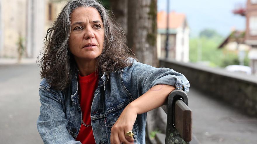 “Behin betiko leku artistikoak ez dira existitzen, horregatik gauza desberdinak probatzen ditut”