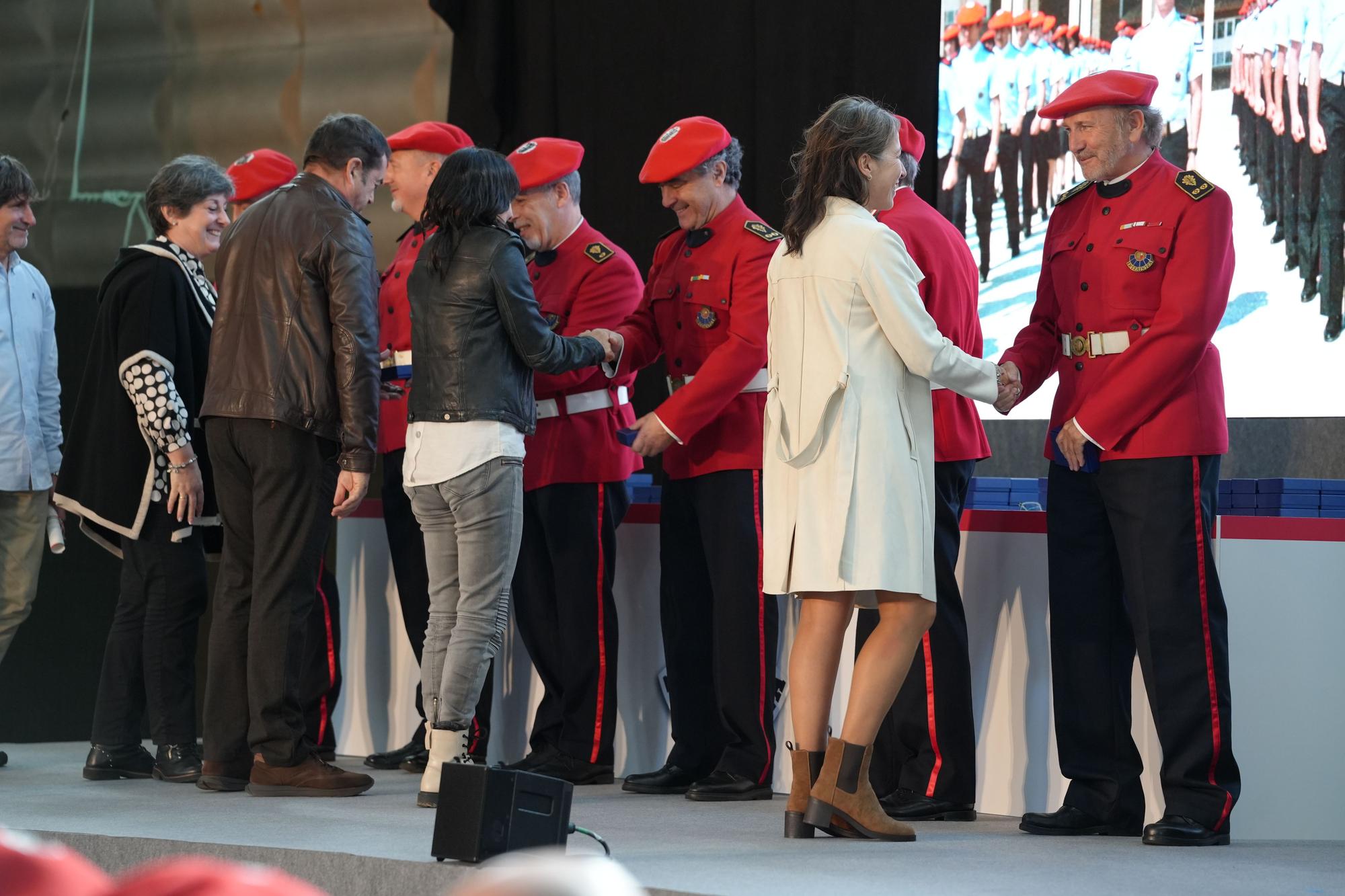 En imágenes: homenajean en Iurreta a los 444 ertzainas jubilados en 2024