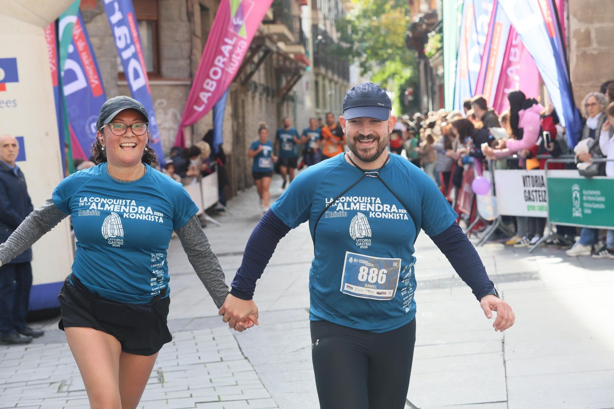 En imágenes: Miles de personas participan en La Conquista de la Almendra