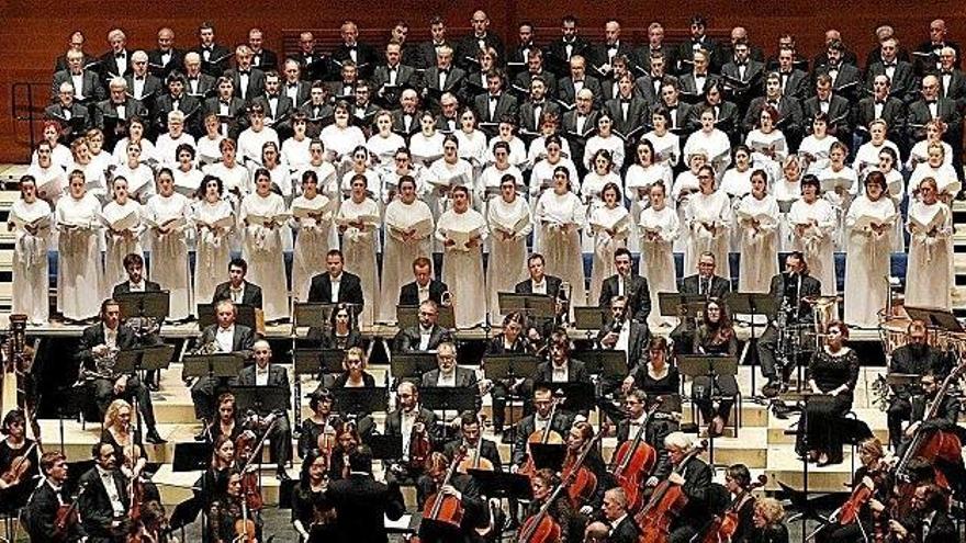 El Orfeón Donostiarra y la Orquesta Nacional del Capitolio de Toulouse, el año pasado, en la clausura de la Capitalidad Cultural Donostia 2016.