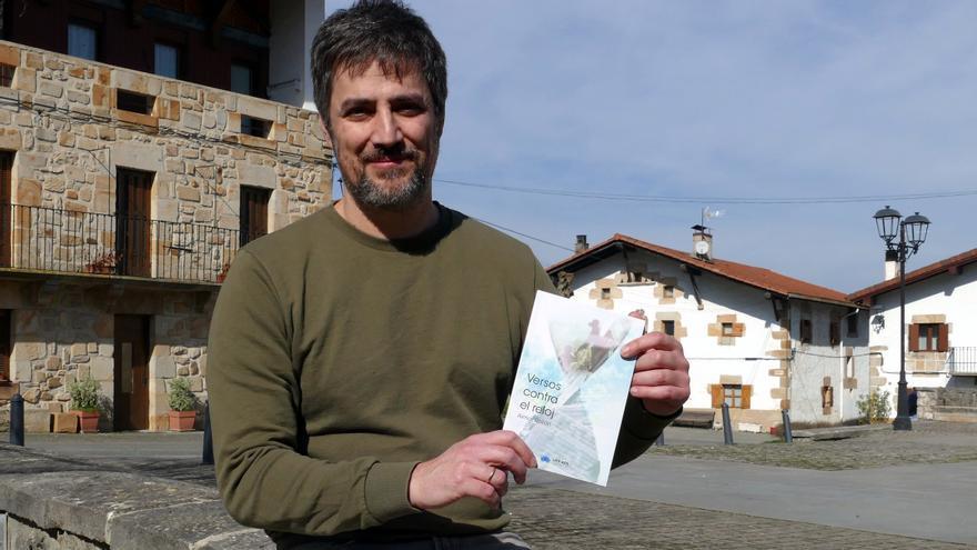 'Versos contra el reloj' en la trinchera de la paternidad en Urdiain